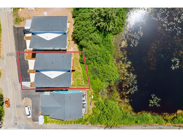 42 Washington ST, Rockaway Beach, OR 97136