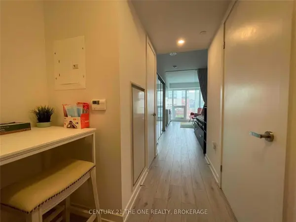 Toronto C08, ON M5B 0B8,77 Shuter ST #1215