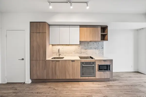 Toronto C03, ON M5P 0A6,2020 Bathurst ST #1719