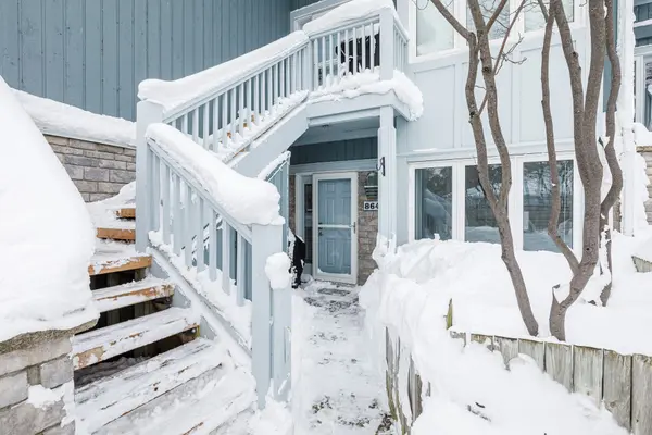 Collingwood, ON L9Y 5C7,864 Suncrest CIR