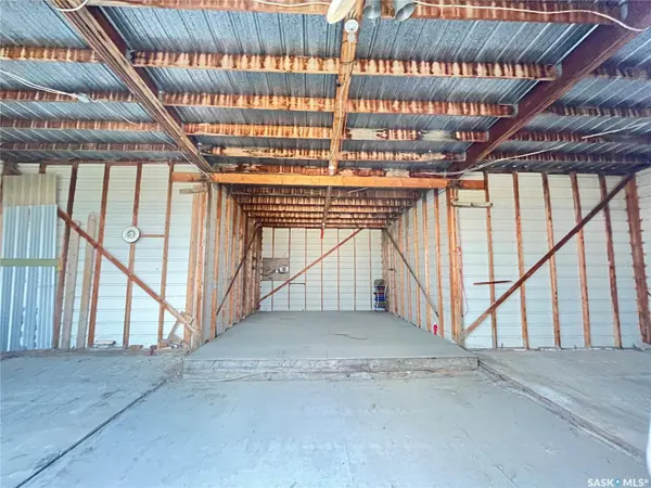 . Airport ROAD, Maple Creek, SK S0N 1N0