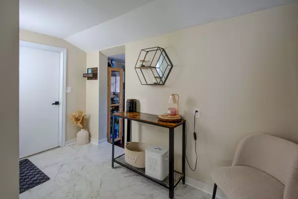 Belleville, ON K8N 1J9,110 Karl ST