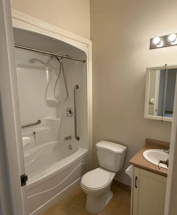 25 Winniett ST #204, Woodstock, ON N4S 5Z4