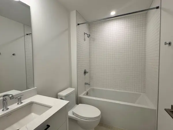 206 King ST W #1006, Hamilton, ON L8P 1A5