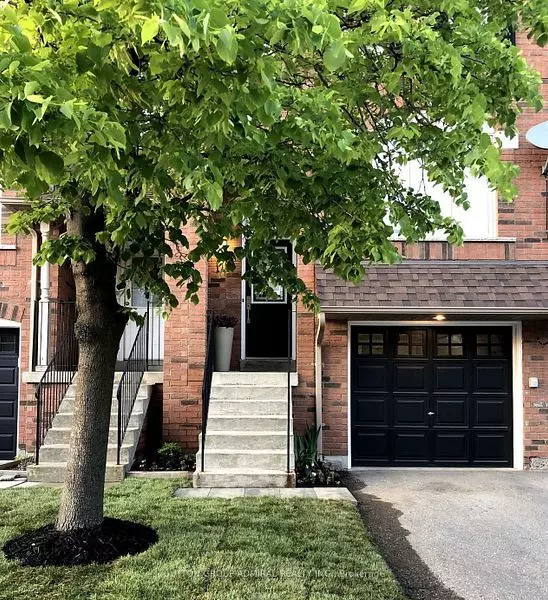 Brampton, ON L6V 4M7,2 Clay Brick CT #110