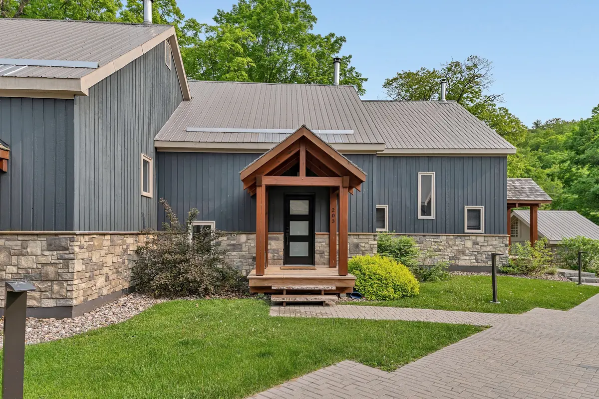 65 Mary Joanne DR #203, Greater Madawaska, ON K0J 1H0