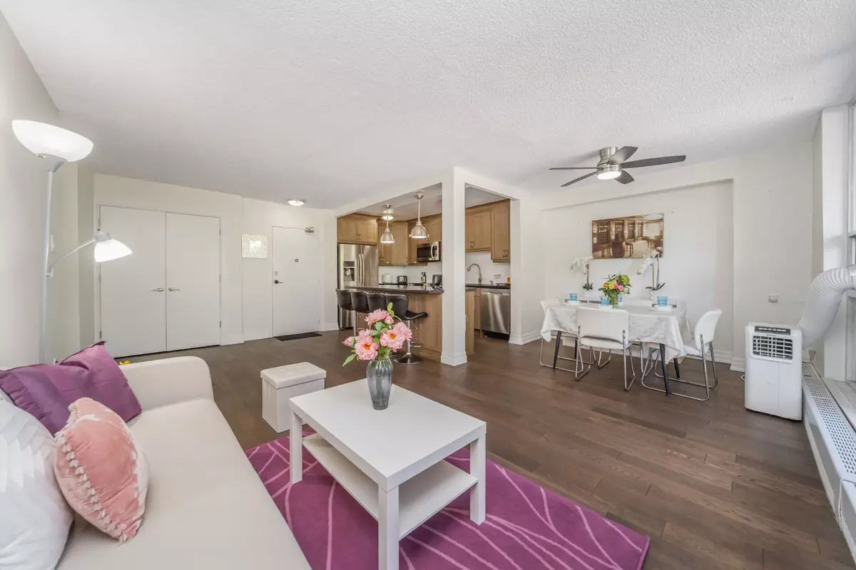 Hamilton, ON L8S 0E9,1964 Main ST W #404