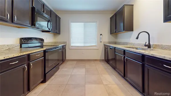 485 Neff RD, Grosse Pointe, MI 48230