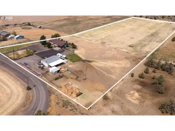 950 SE DOVER LN, Madras, OR 97741