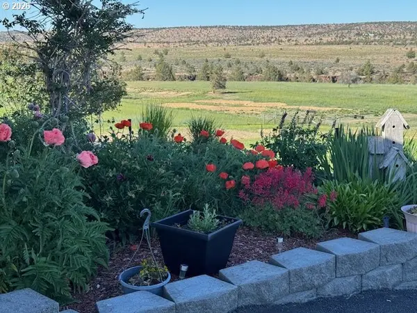 950 SE DOVER LN, Madras, OR 97741