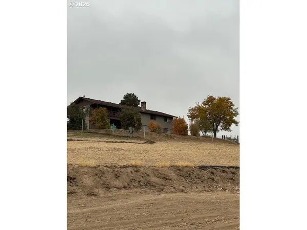 950 SE DOVER LN, Madras, OR 97741