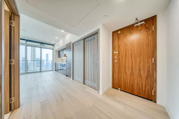 Toronto C01, ON M5V 0X3,1 Concord Cityplace WAY #6802