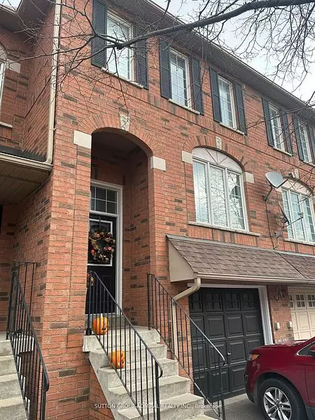 Brampton, ON L6V 4M7,2 Clay Brick CT #110
