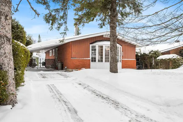 Elmvale Acres And Area, ON K1G 1G9,2414 Joliffe ST