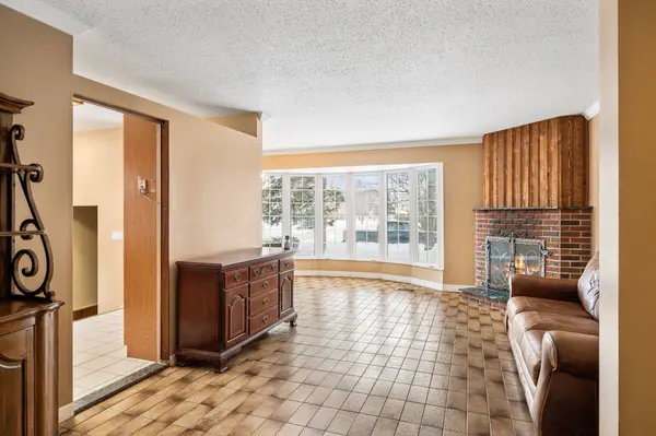 Elmvale Acres And Area, ON K1G 1G9,2414 Joliffe ST