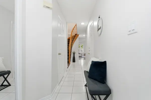 100 Vineberg DR #25, Hamilton, ON L8W 3X4