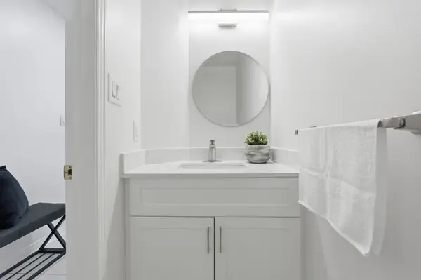 100 Vineberg DR #25, Hamilton, ON L8W 3X4