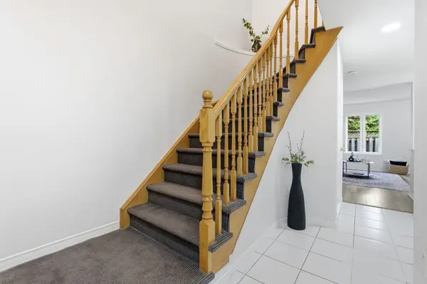 100 Vineberg DR #25, Hamilton, ON L8W 3X4