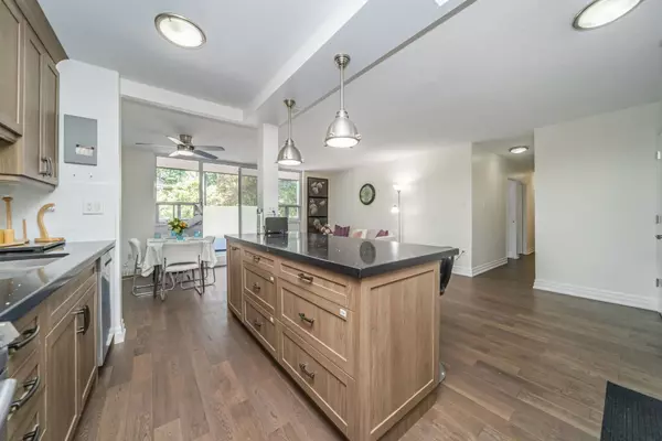 Hamilton, ON L8S 0E9,1964 Main ST W #404