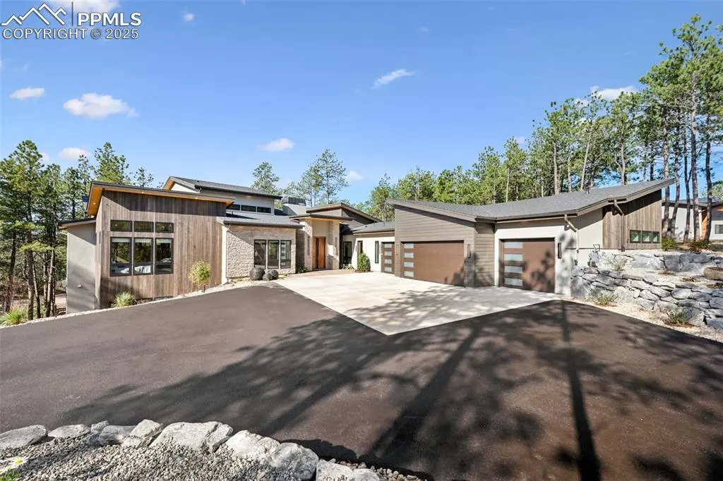 300 Grandwood DR, Monument, CO 80132