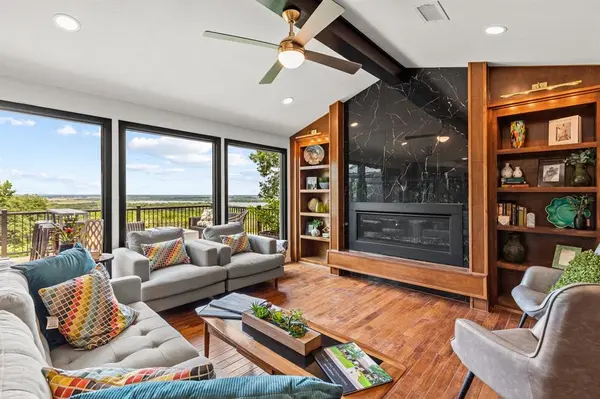 916 Wooded Crest Drive, Woodway, TX 76712