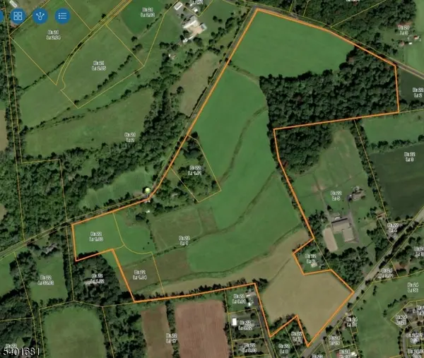 32 Reading Rd, Delaware Twp., NJ 08559