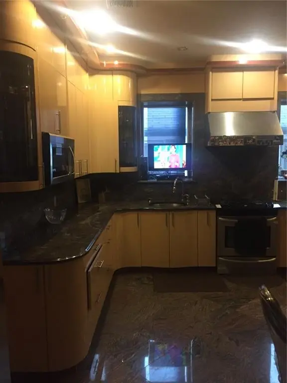 921 45th ST, Brooklyn, NY 11219