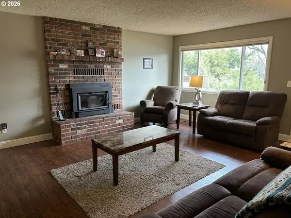 La Grande, OR 97850,404 2ND ST