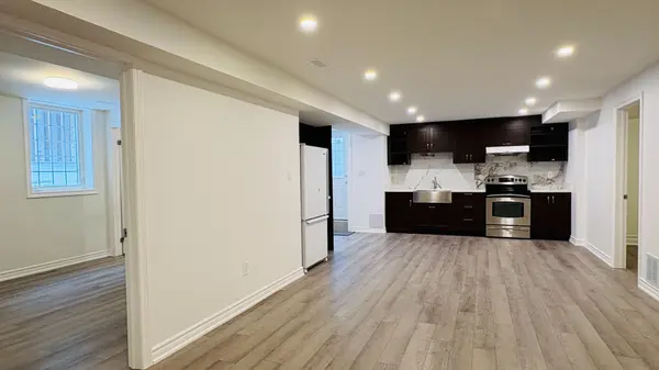 21 Keffer CIR #Basement, Newmarket, ON L3X 1R7