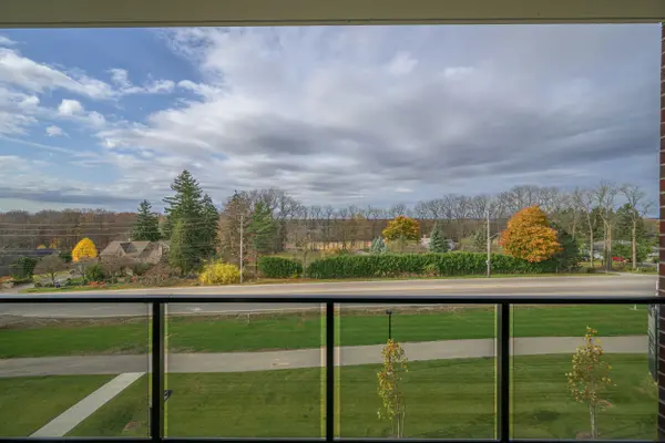 1975 Fountain Grass DR #307, London South, ON N6K 0M3