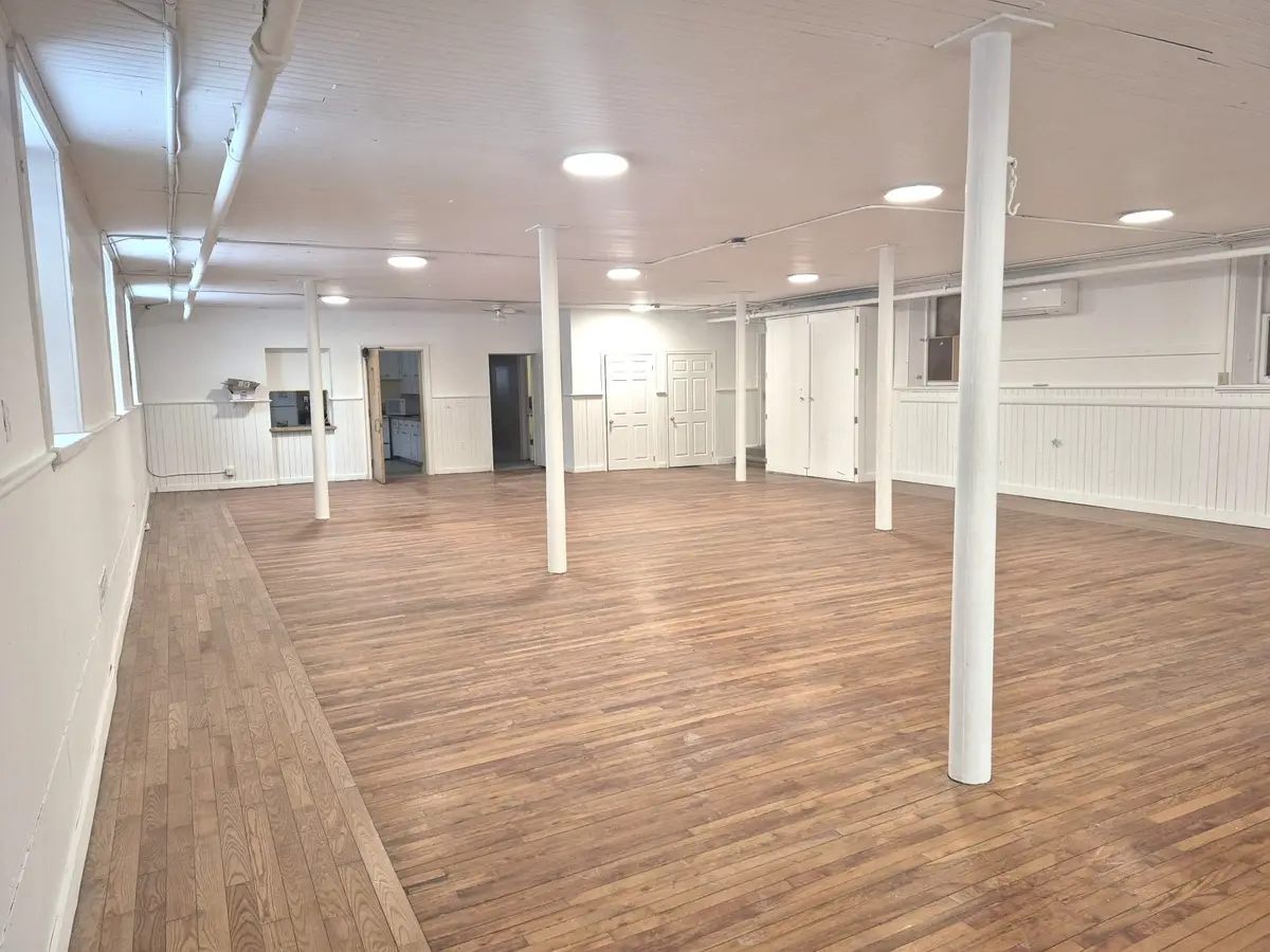 1204 Richmond ST, London East, ON N6A 3L4