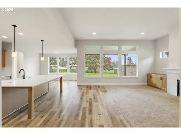 707 Magnolia AVE, Woodburn, OR 97071