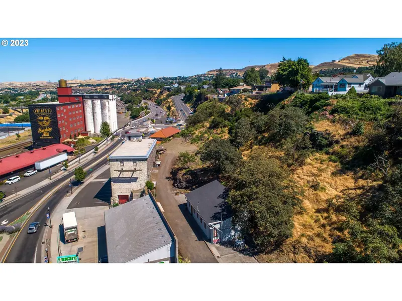 908 E 2ND ST, The Dalles, OR 97058