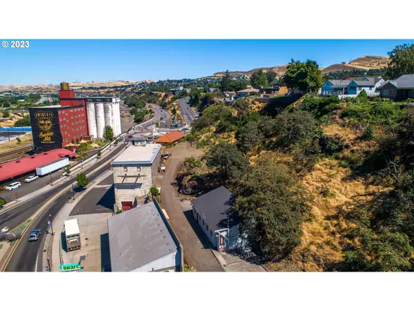 908 E 2ND ST, The Dalles, OR 97058