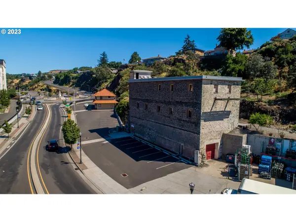 908 E 2ND ST, The Dalles, OR 97058