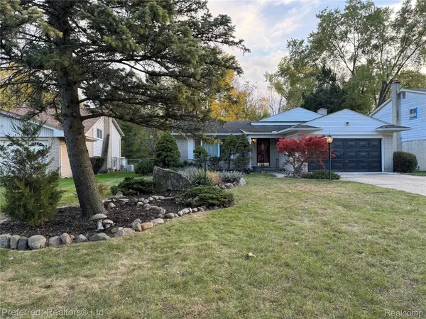 23630 Edinburgh ST, Southfield, MI 48033