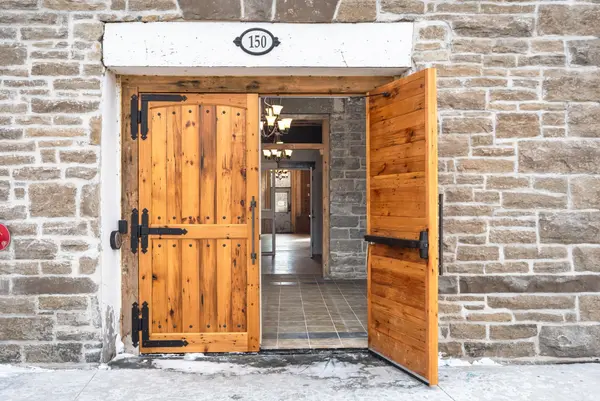 Carleton Place, ON K7C 1T4,150 Mill ST #008