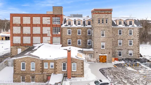 Carleton Place, ON K7C 1T4,150 Mill ST #002