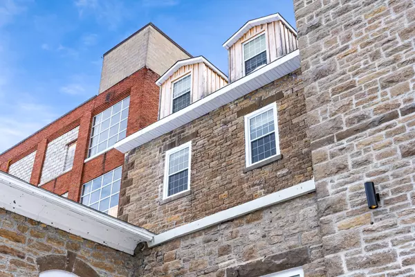 Carleton Place, ON K7C 1T4,150 Mill ST #001