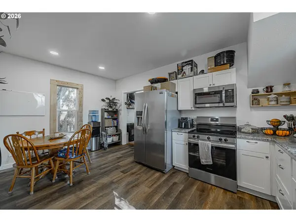 1541 UNION AVE, North Bend, OR 97459