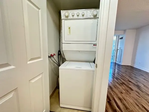 Toronto C07, ON M2M 4M7,15 Greenview AVE #414