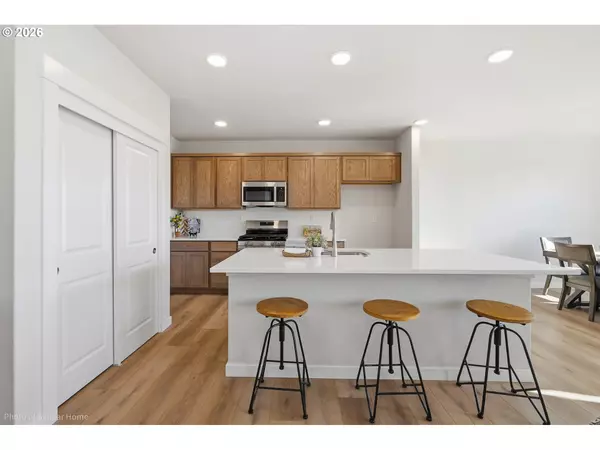 Junction City, OR 97448,2347 W 10th AVE