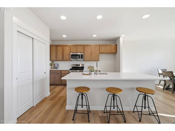 2347 W 10th AVE, Junction City, OR 97448