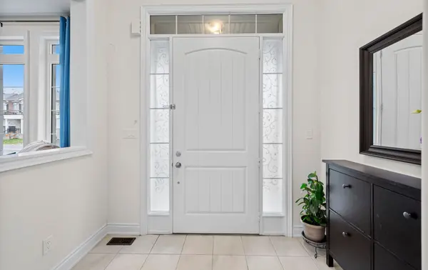 35 Clara May AVE, East Gwillimbury, ON L9N 0R4