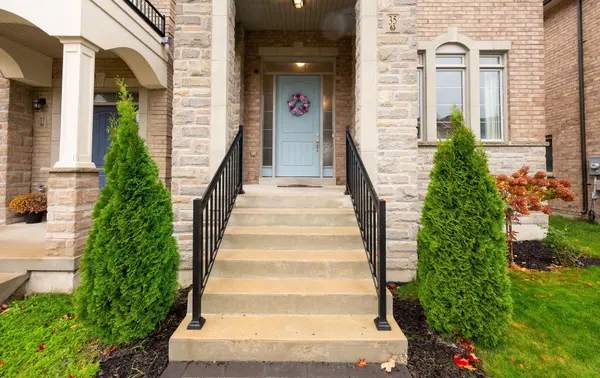 East Gwillimbury, ON L9N 0R4,35 Clara May AVE