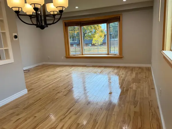 Barrie, ON L4N 5E2,43 Clover AVE