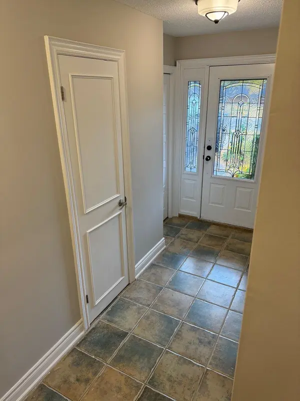 Barrie, ON L4N 5E2,43 Clover AVE