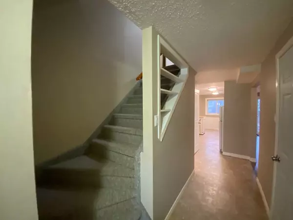 Barrie, ON L4M 5V2,62 Corbett DR