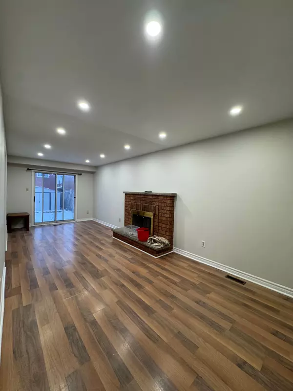 Brampton, ON L6Y 3V9,8 Dutch CRES