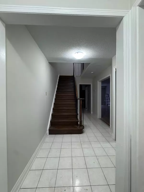 Brampton, ON L6Y 3V9,8 Dutch CRES